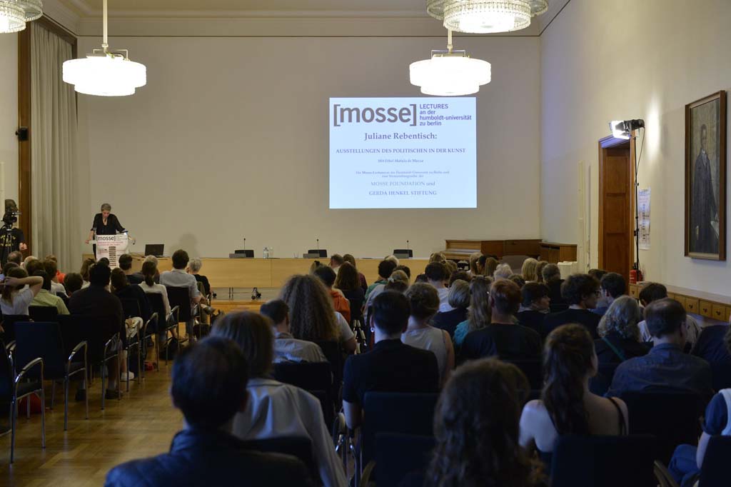 the audience listens to the lecture