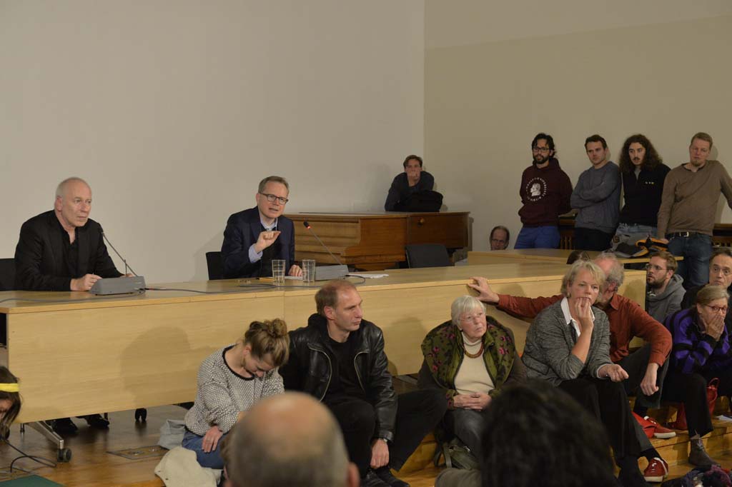 Reckwitz speaks to the audience