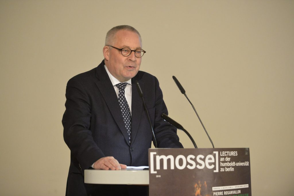 Schlögel delivers his lecture