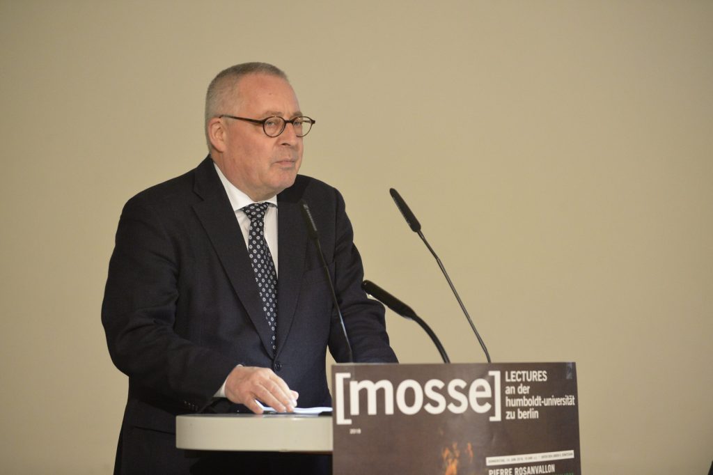 Schlögel delivers his lecture