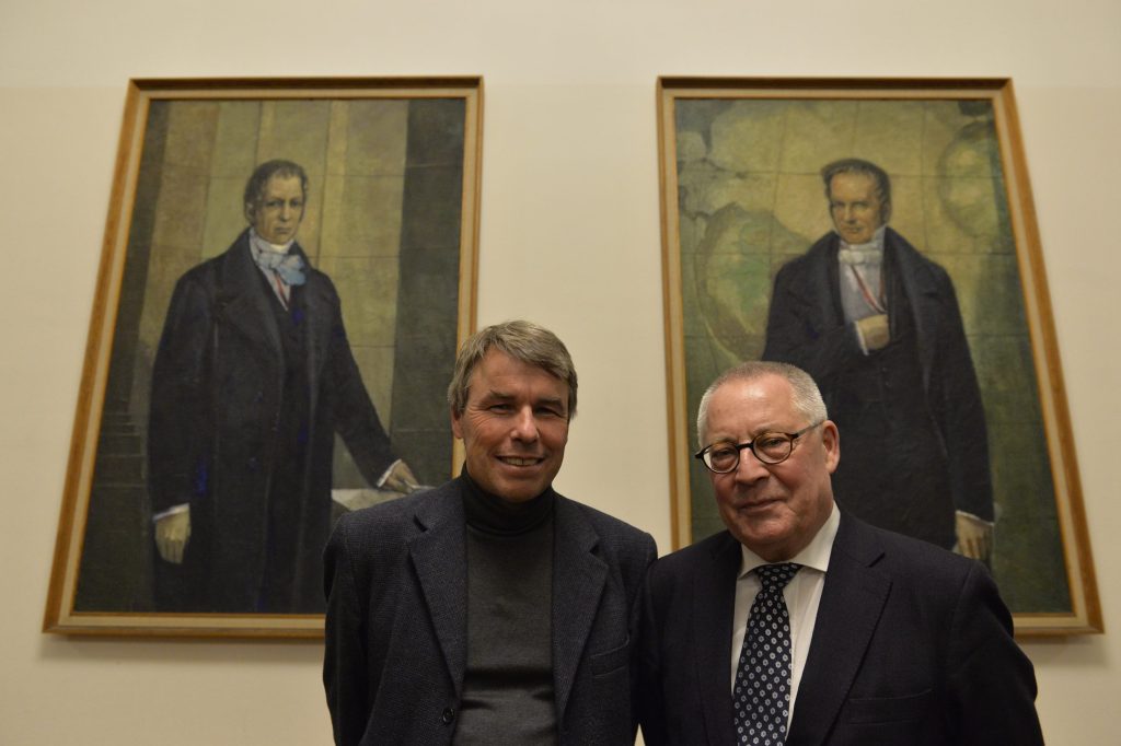 Schlögel and Schmid pose before the portraits of the Humboldt brothers