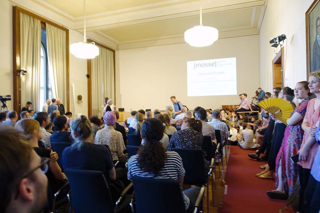 the audience fills the room