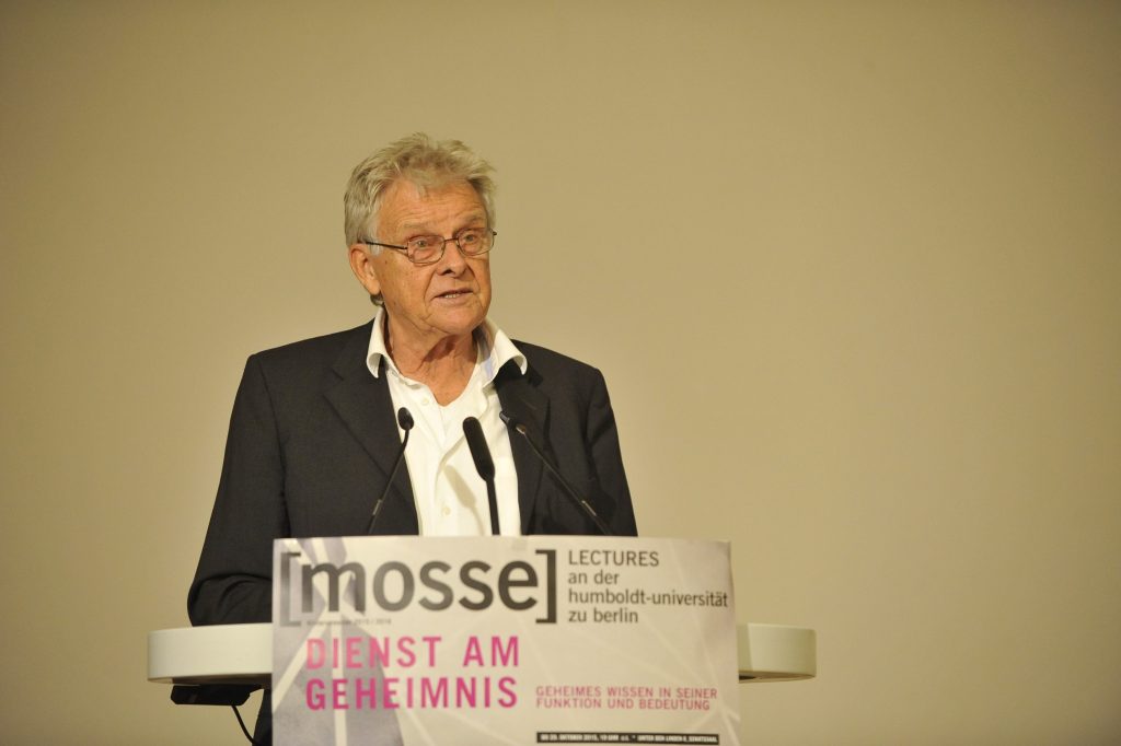 Klaus Scherpe delivers the introduction