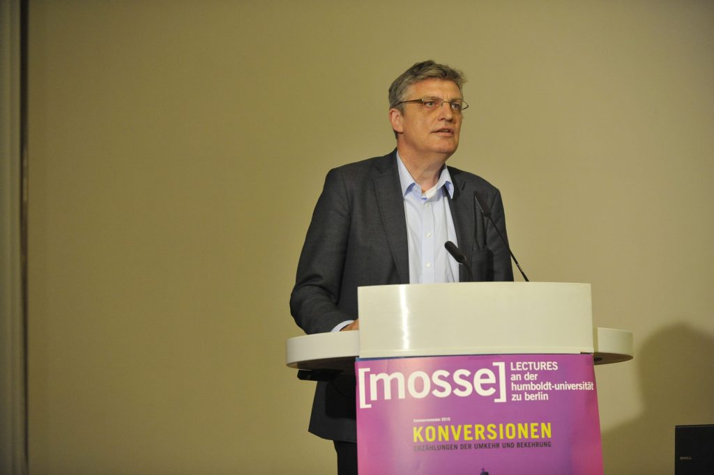 Lothar Müller delivers the introduction