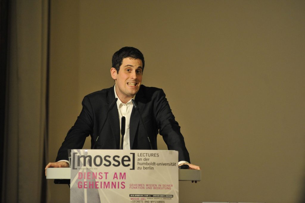 Jütte lectures from the podium
