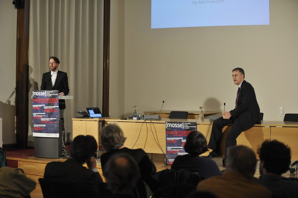 Hendrik Blumentrath speaks at the podium