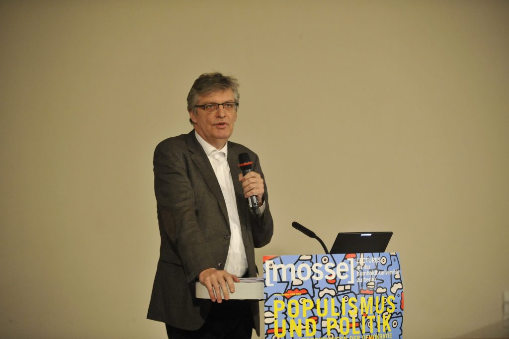 Lothar Müller delivers the introduction