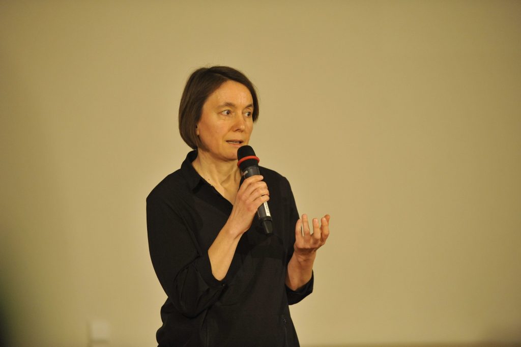 Passig delivers her lecture