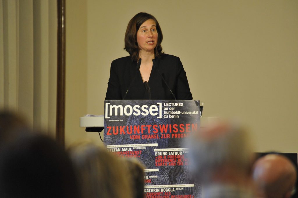Röggla lectures from the podium