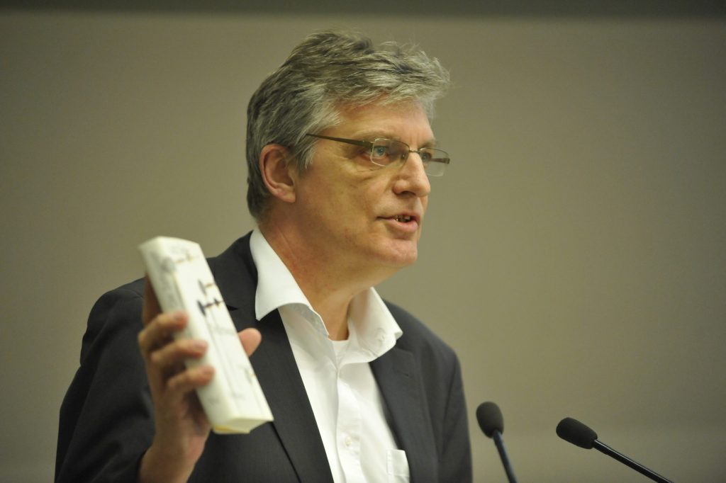 Lothar Müller delivers the introduction