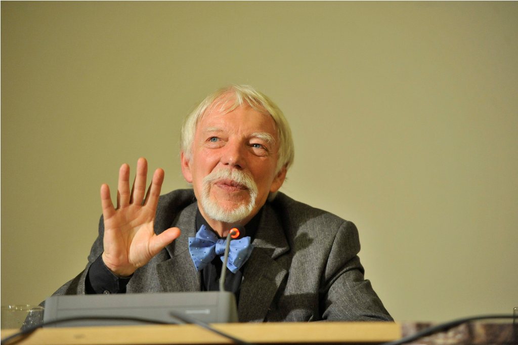 Assmann addresses the audience