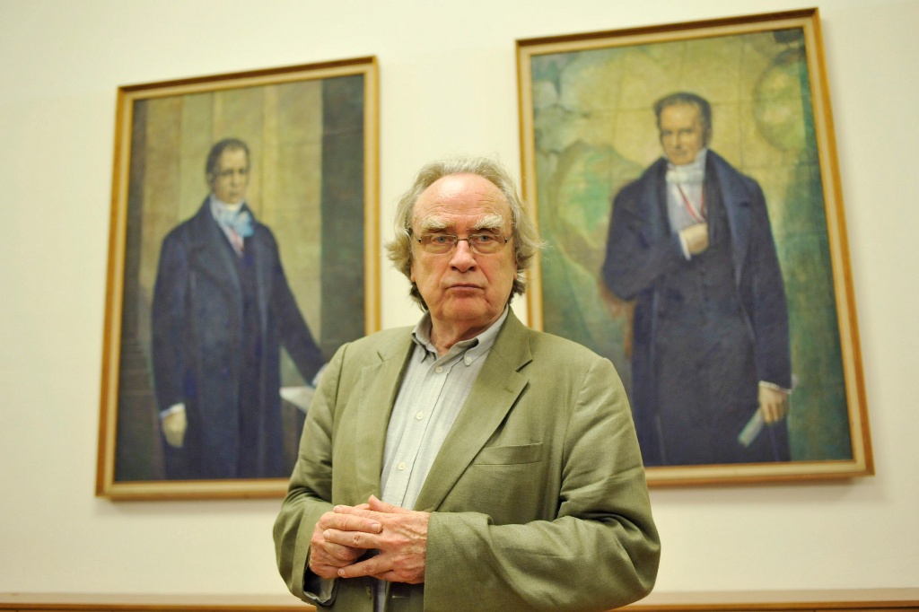 Buchloh poses in front of the portraits of the Humboldt brothers