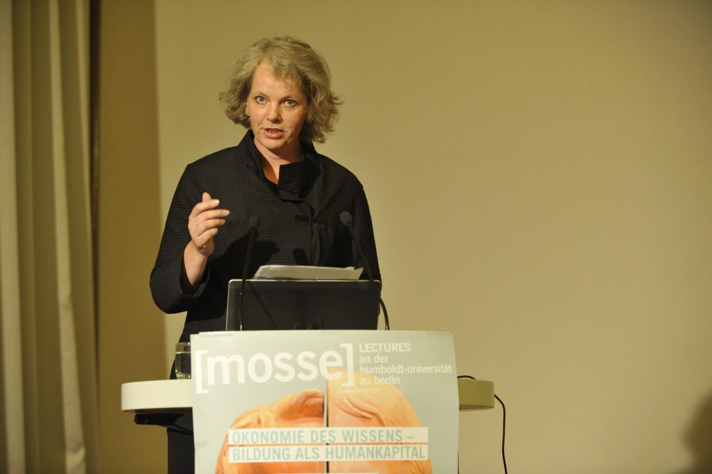 Ulrike Vedder offers opening remarks