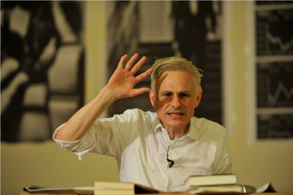 Goetz speaks to the audience
