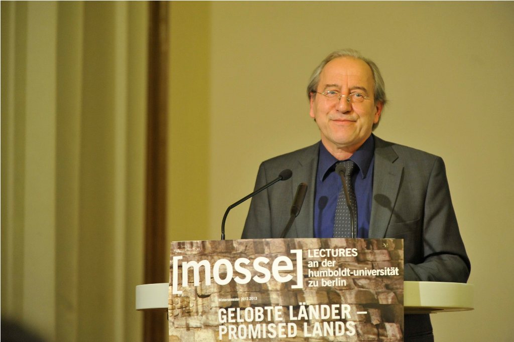 Kohl lectures from the podium