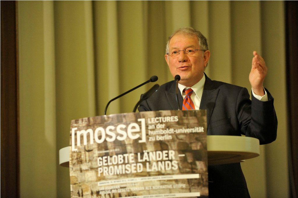 Stroumsa lectures from the podium