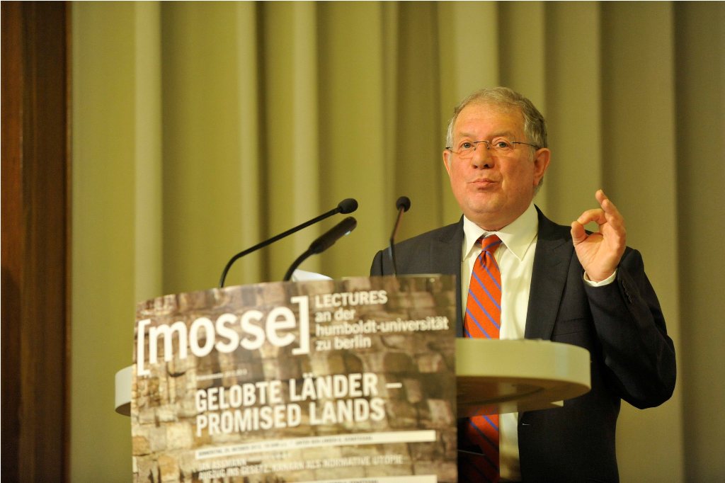 Stroumsa lectures from the podium