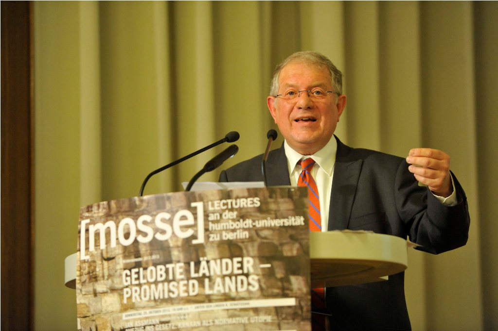 Stroumsa lectures from the podium