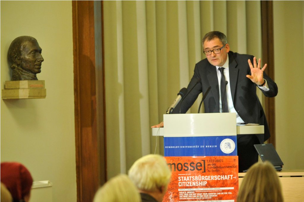 Gosewinkel delivers his lecture