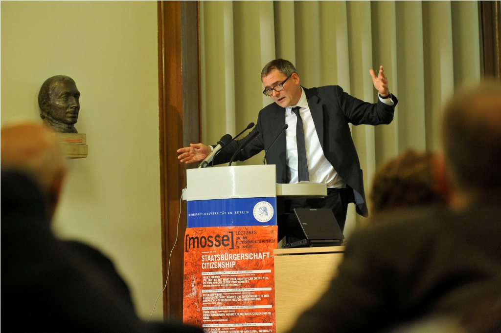 Gosewinkel delivers his lecture