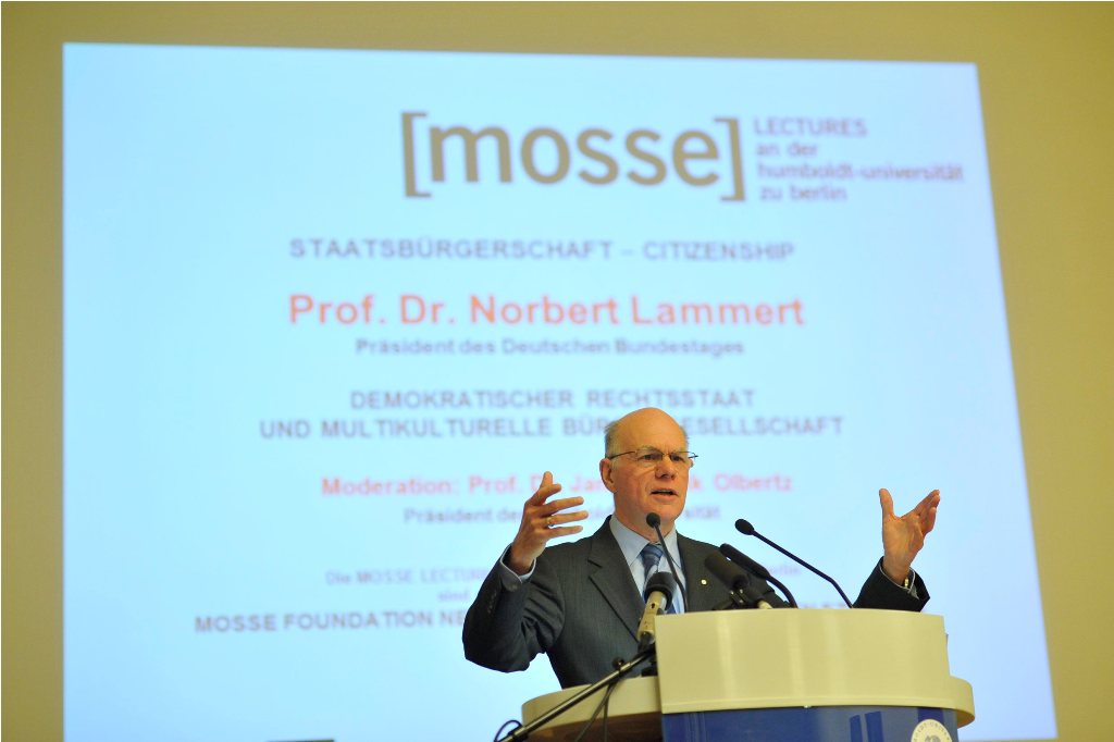Lammert lectures from the podium