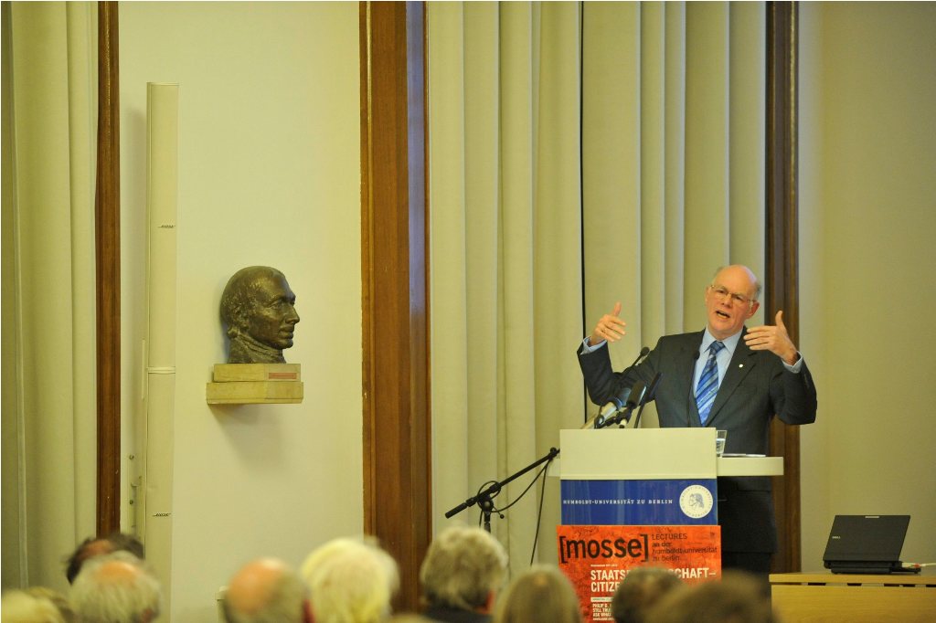Lammert lectures from the podium