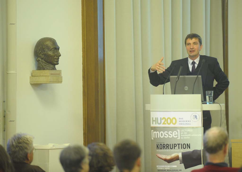 Lambsdorff lectures from the podium