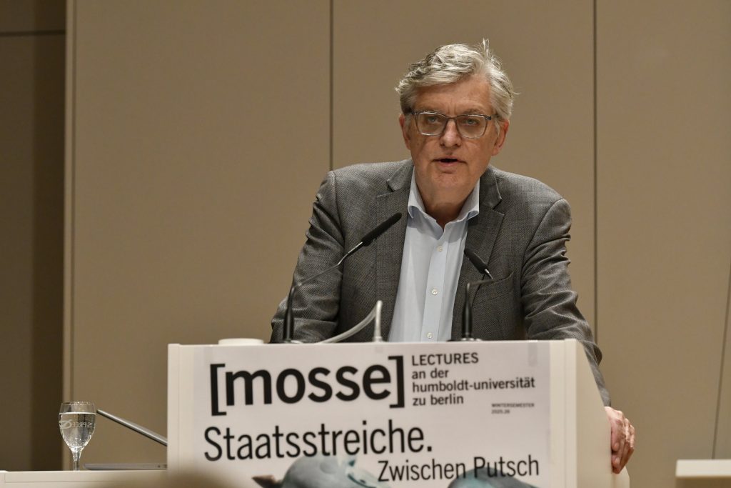 Lothar Müller provides opening remarks