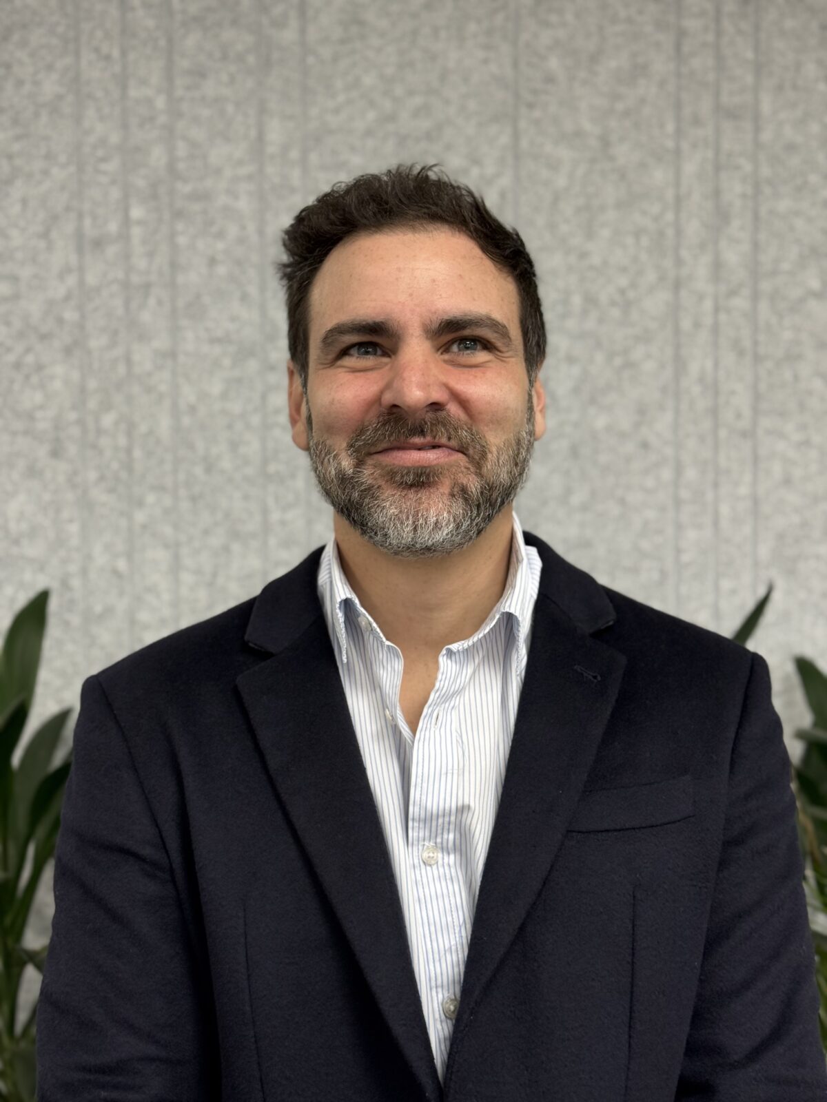Julio Montero headshot